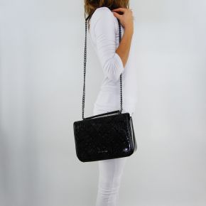 Bolso de Love Moschino en negro brillante